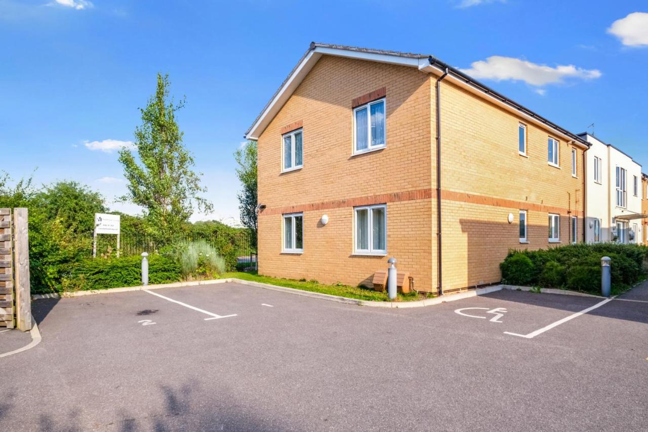 London Heathrow Living Serviced Apartments By Ferndale Stanwell Exterior photo