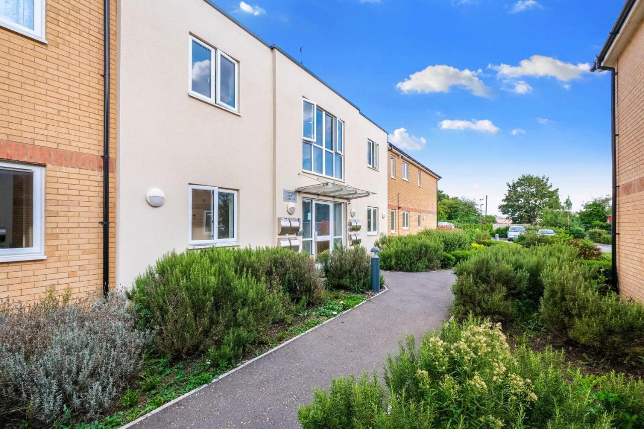 London Heathrow Living Serviced Apartments By Ferndale Stanwell Exterior photo