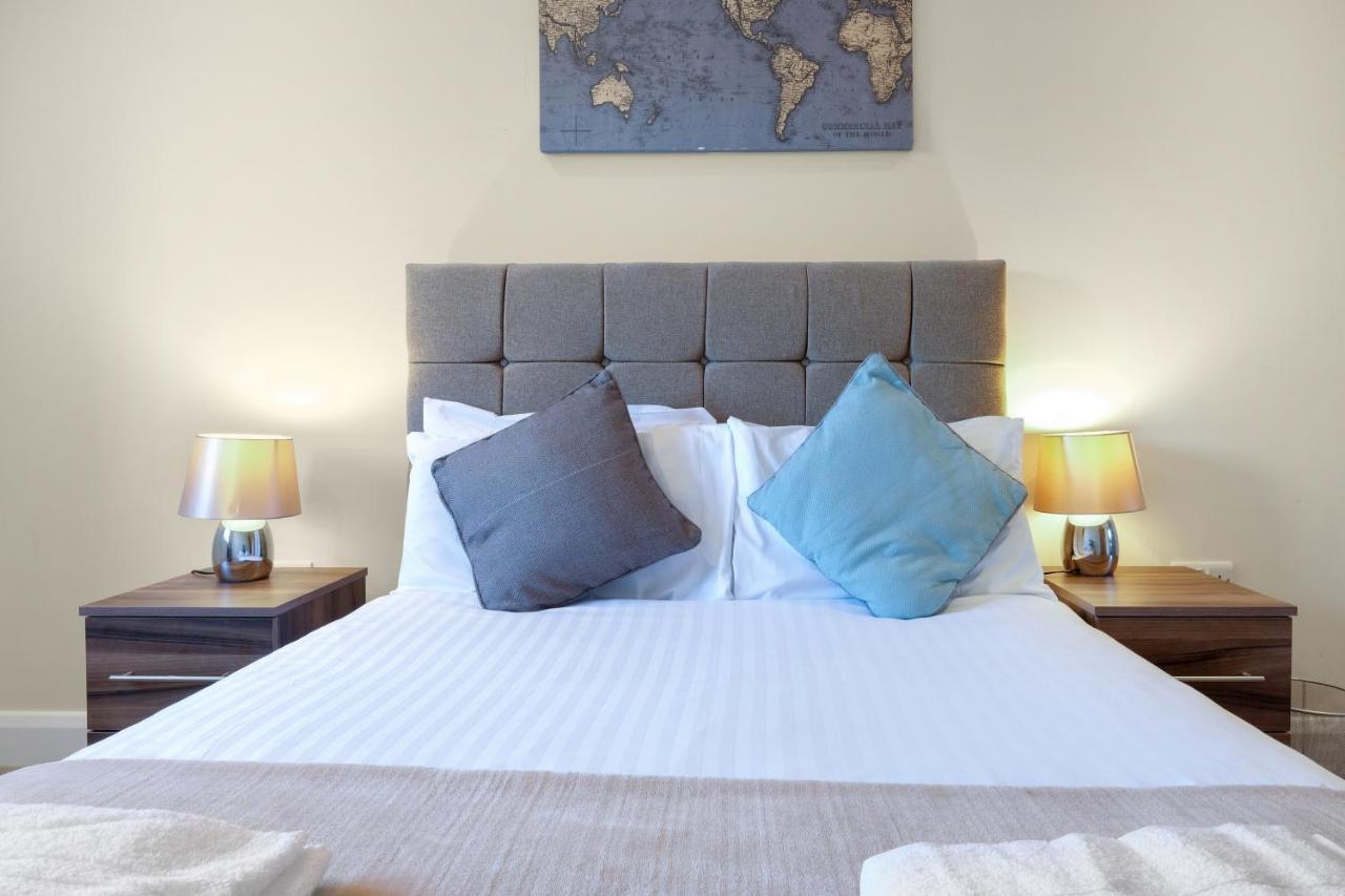 London Heathrow Living Serviced Apartments By Ferndale Stanwell Exterior photo