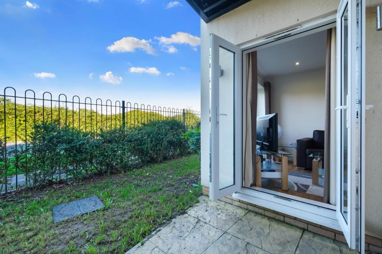 London Heathrow Living Serviced Apartments By Ferndale Stanwell Exterior photo