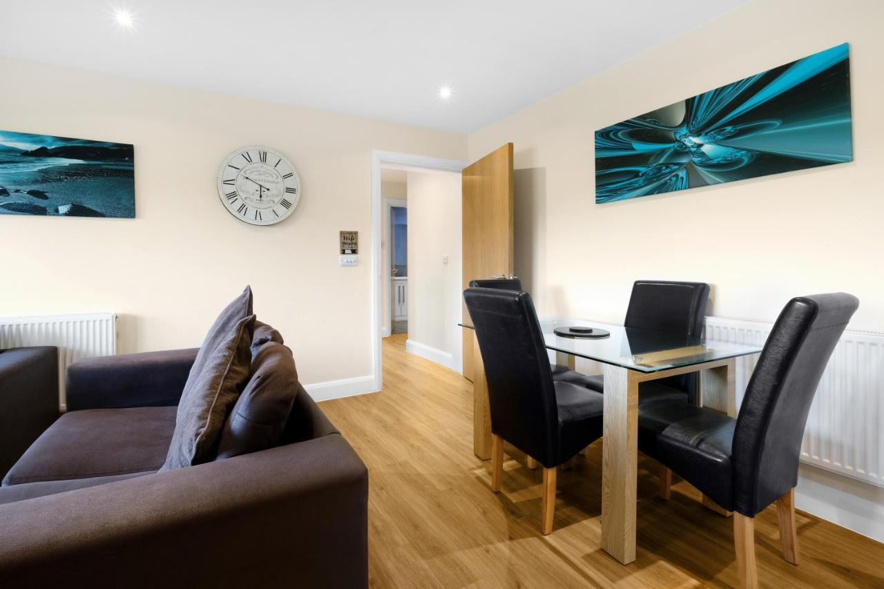 London Heathrow Living Serviced Apartments By Ferndale Stanwell Exterior photo