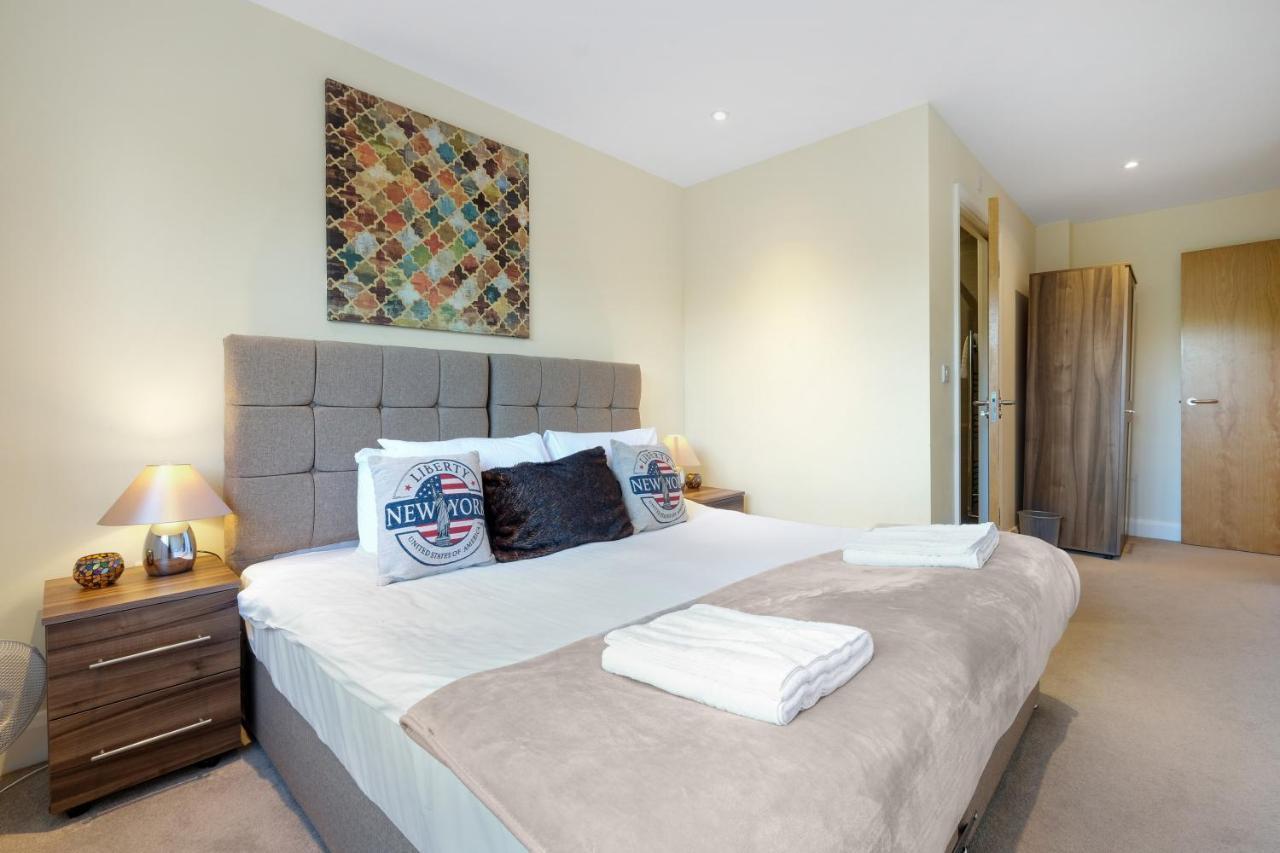 London Heathrow Living Serviced Apartments By Ferndale Stanwell Exterior photo