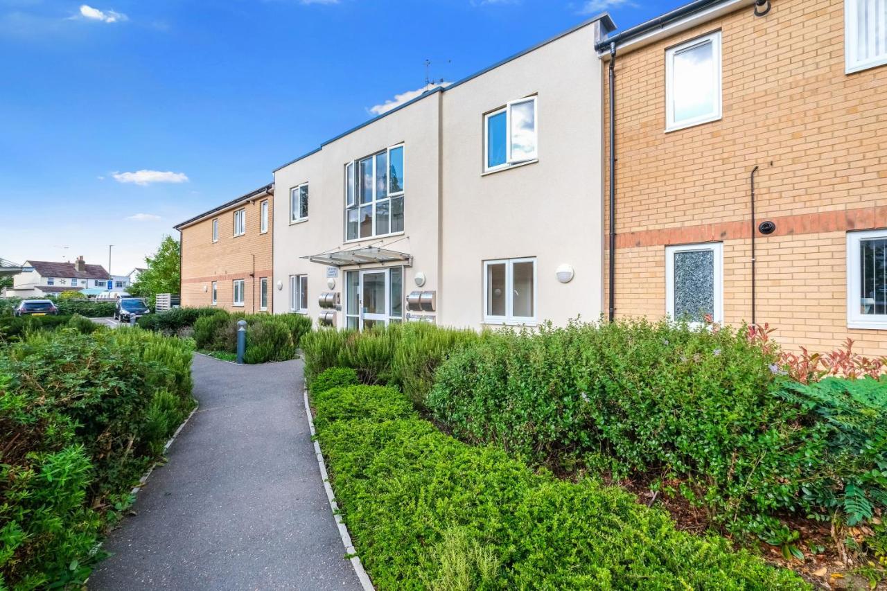 London Heathrow Living Serviced Apartments By Ferndale Stanwell Exterior photo