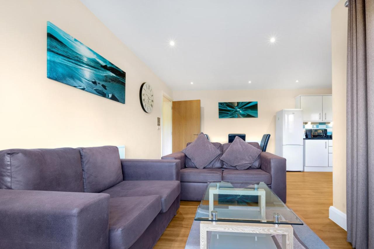 London Heathrow Living Serviced Apartments By Ferndale Stanwell Exterior photo
