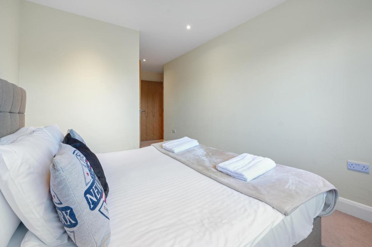 London Heathrow Living Serviced Apartments By Ferndale Stanwell Exterior photo