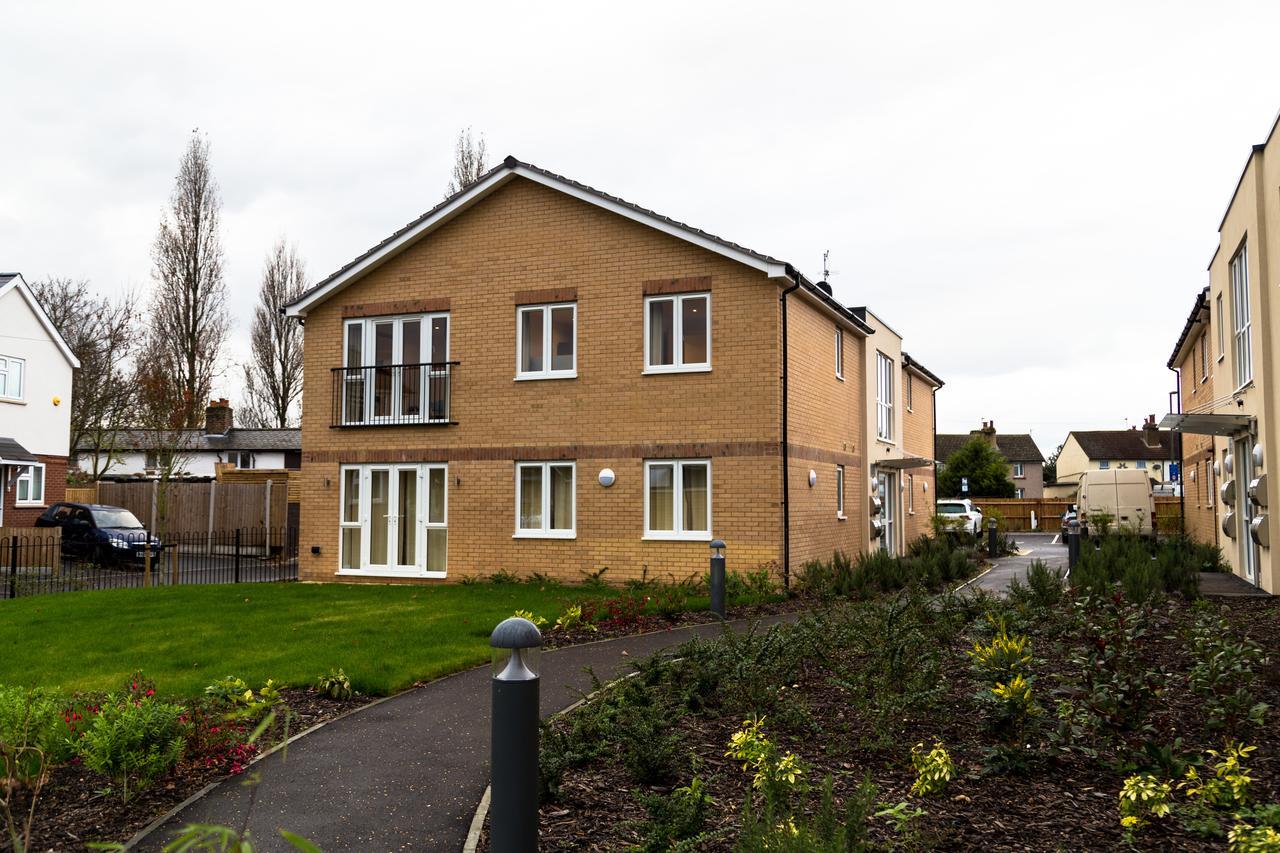 London Heathrow Living Serviced Apartments By Ferndale Stanwell Exterior photo