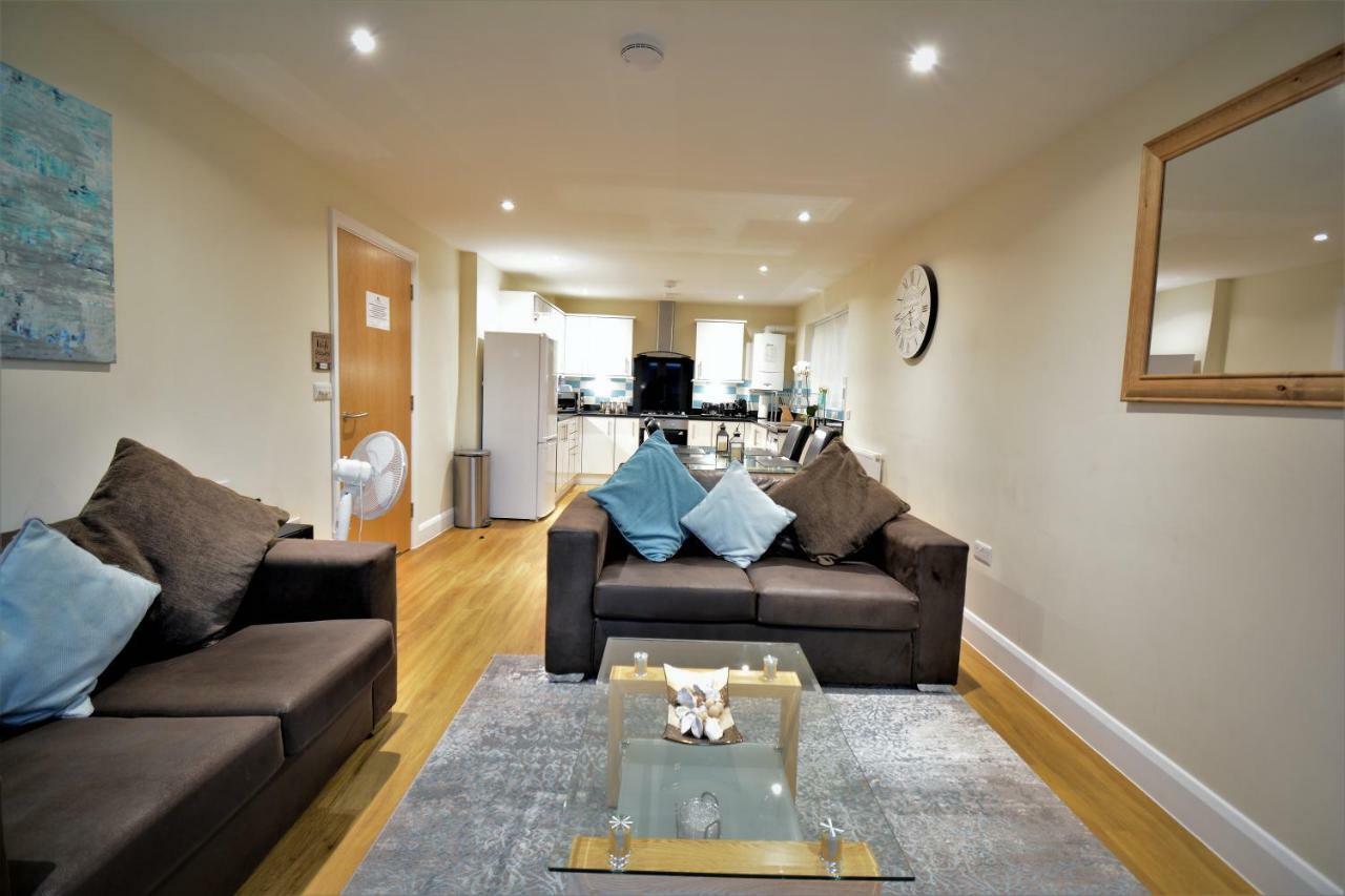 London Heathrow Living Serviced Apartments By Ferndale Stanwell Exterior photo