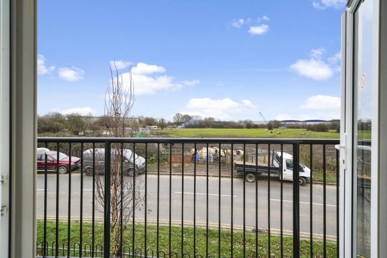 London Heathrow Living Serviced Apartments By Ferndale Stanwell Exterior photo