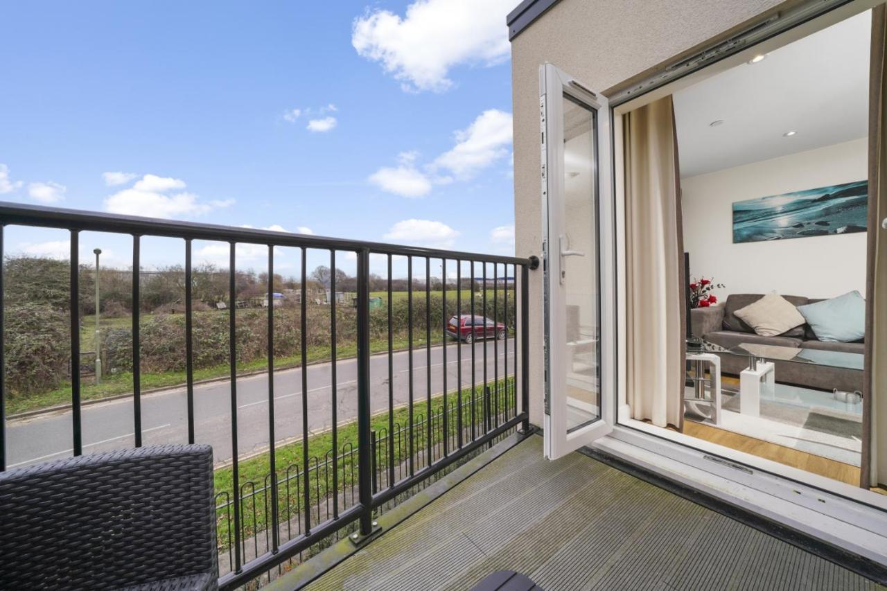 London Heathrow Living Serviced Apartments By Ferndale Stanwell Exterior photo