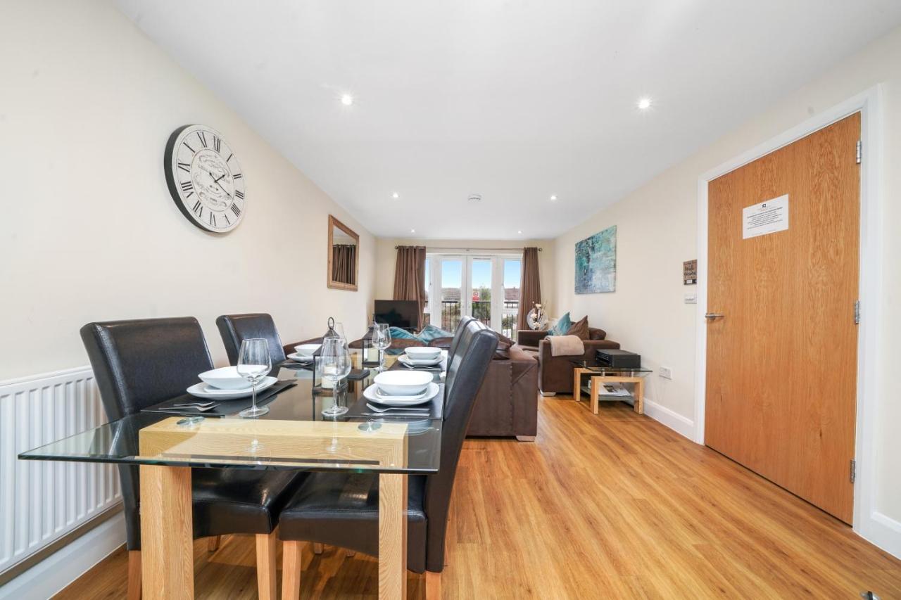 London Heathrow Living Serviced Apartments By Ferndale Stanwell Exterior photo