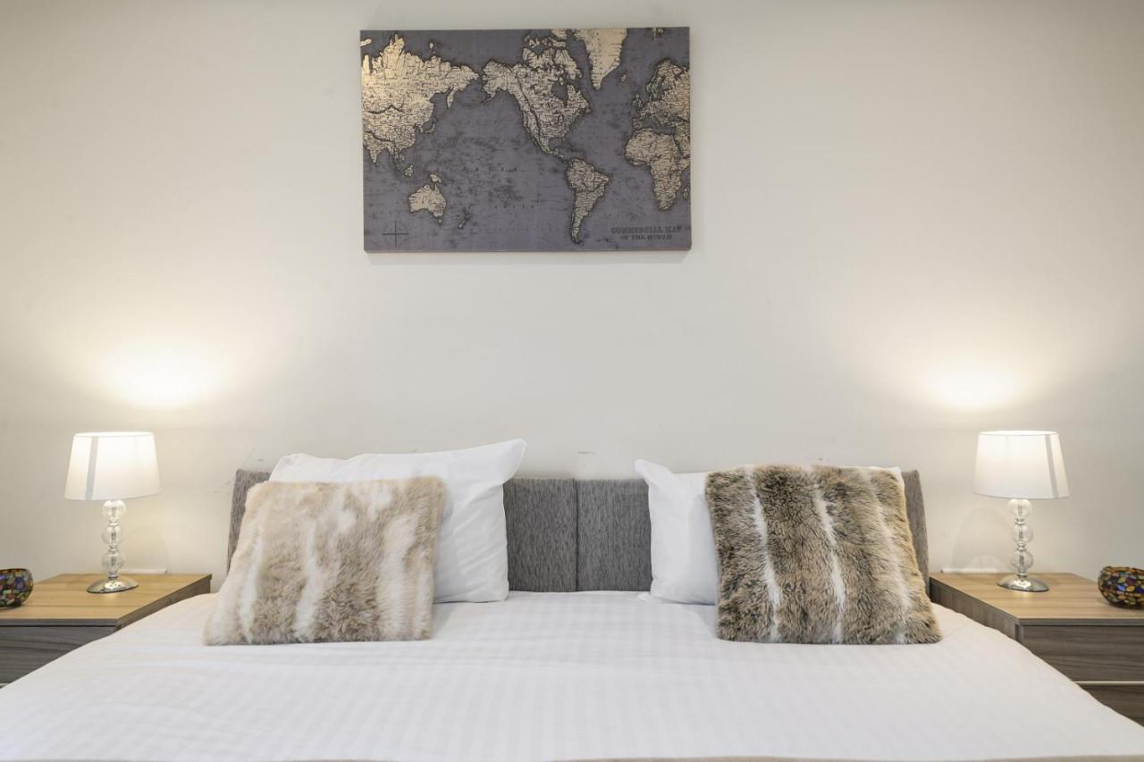 London Heathrow Living Serviced Apartments By Ferndale Stanwell Exterior photo