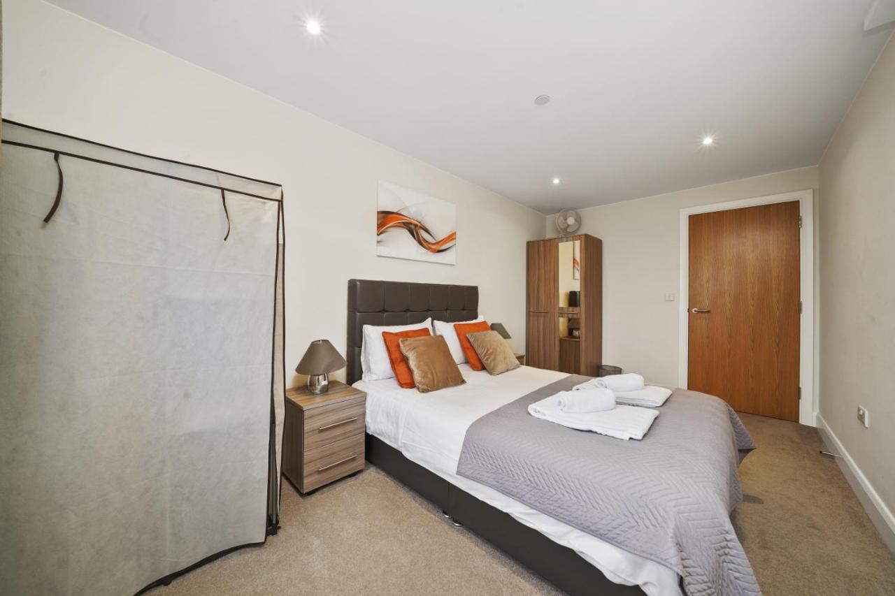 London Heathrow Living Serviced Apartments By Ferndale Stanwell Exterior photo