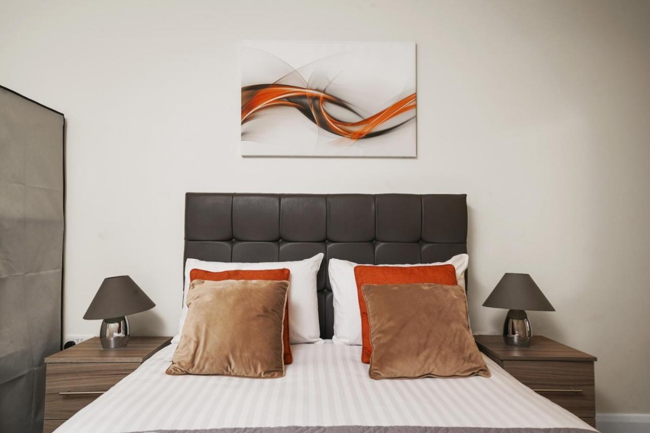 London Heathrow Living Serviced Apartments By Ferndale Stanwell Exterior photo