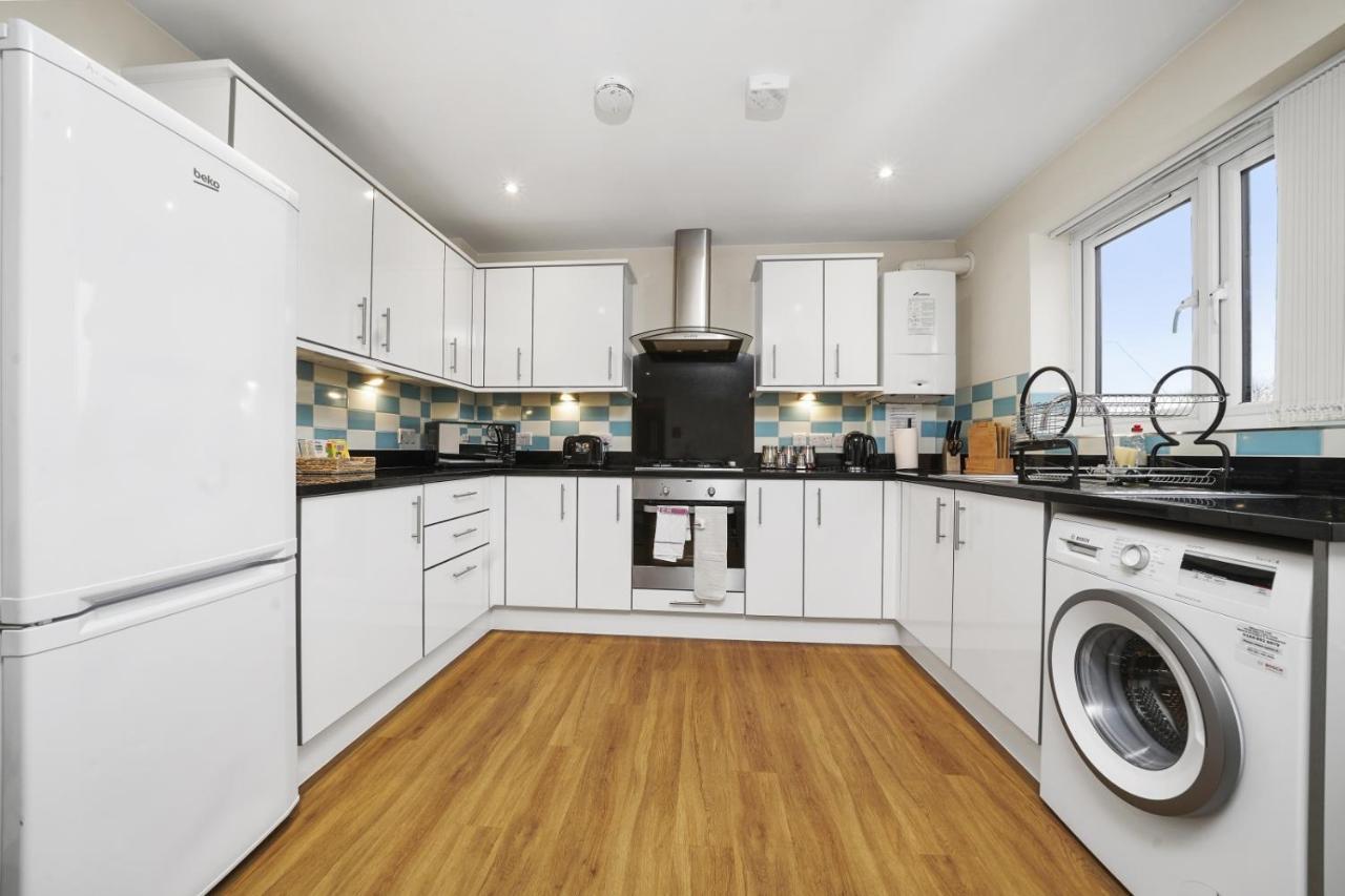 London Heathrow Living Serviced Apartments By Ferndale Stanwell Exterior photo