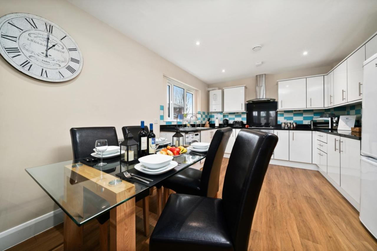 London Heathrow Living Serviced Apartments By Ferndale Stanwell Exterior photo