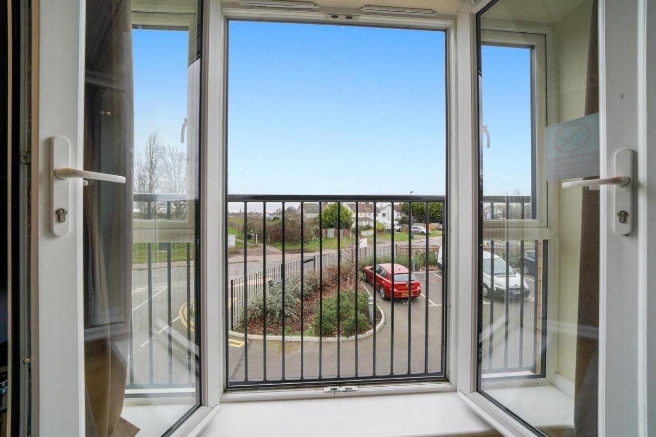 London Heathrow Living Serviced Apartments By Ferndale Stanwell Exterior photo