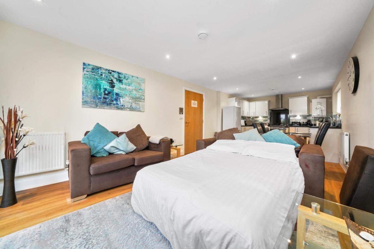 London Heathrow Living Serviced Apartments By Ferndale Stanwell Exterior photo