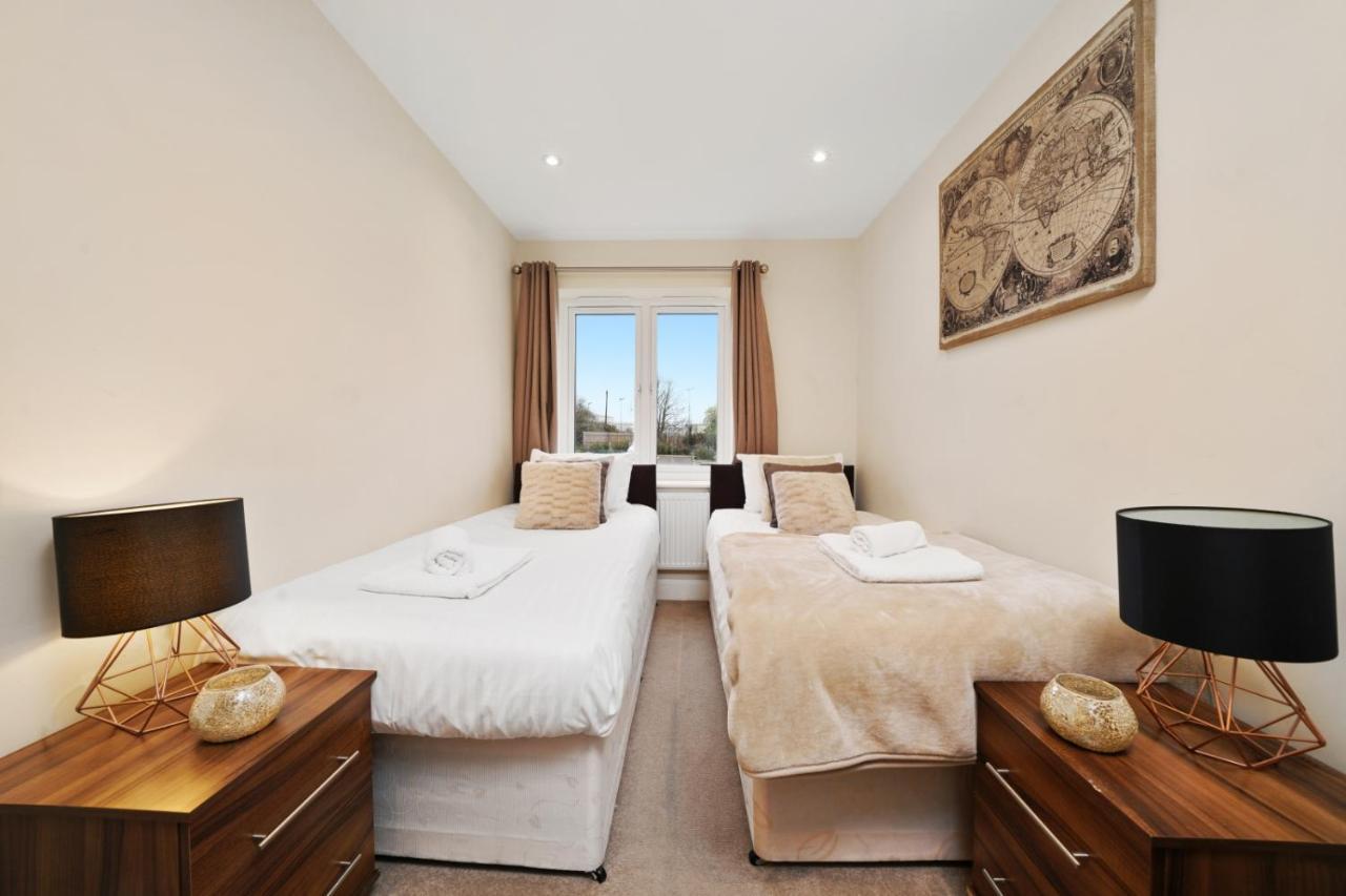 London Heathrow Living Serviced Apartments By Ferndale Stanwell Exterior photo