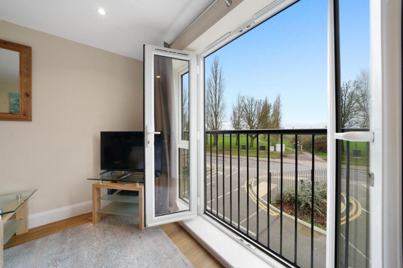 London Heathrow Living Serviced Apartments By Ferndale Stanwell Exterior photo