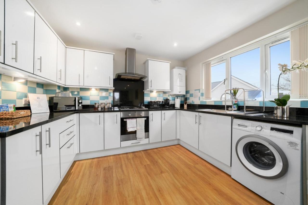 London Heathrow Living Serviced Apartments By Ferndale Stanwell Exterior photo