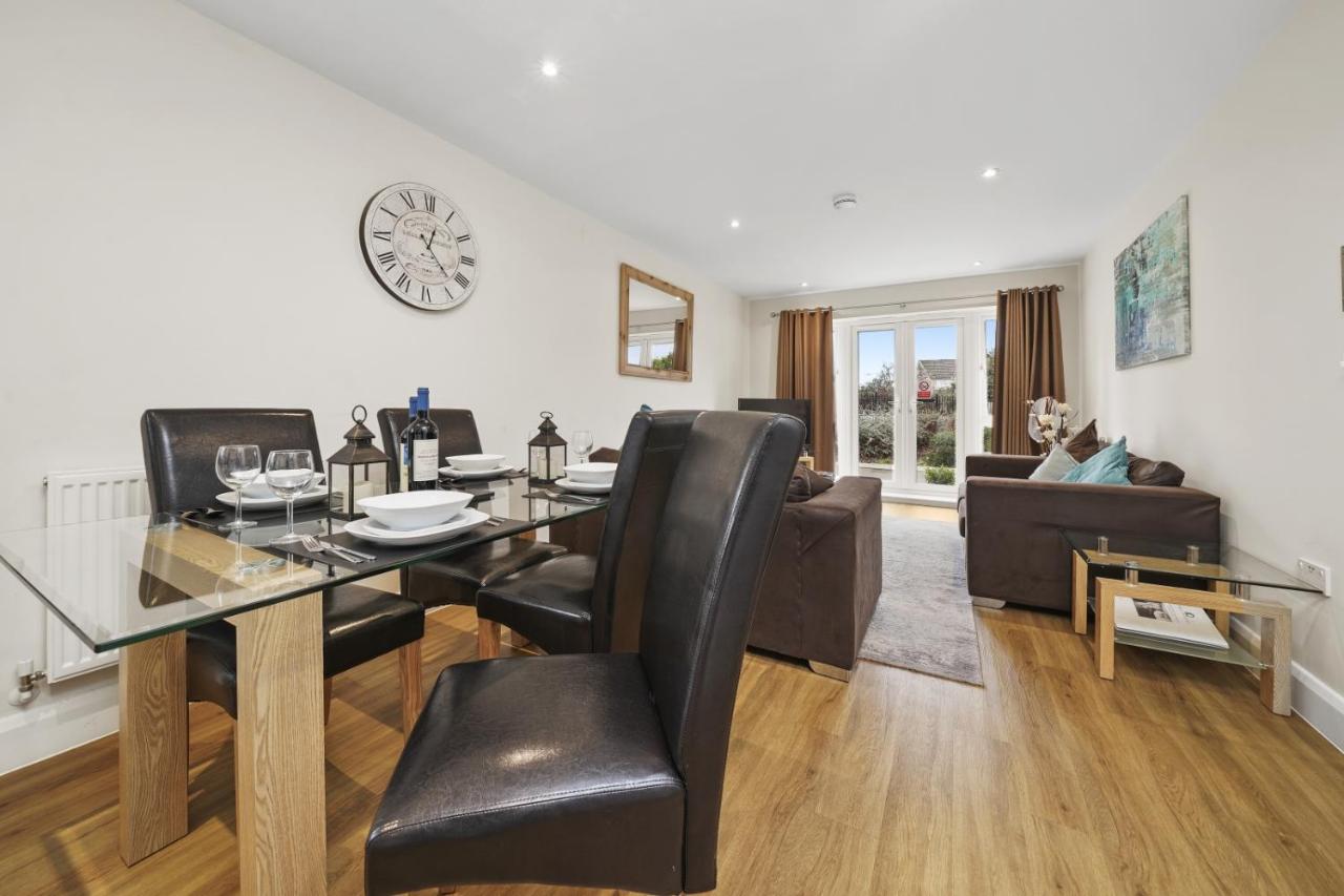 London Heathrow Living Serviced Apartments By Ferndale Stanwell Exterior photo