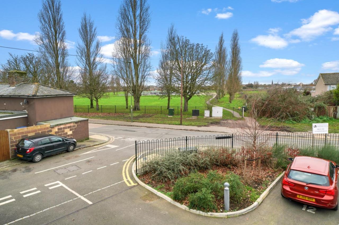 London Heathrow Living Serviced Apartments By Ferndale Stanwell Exterior photo